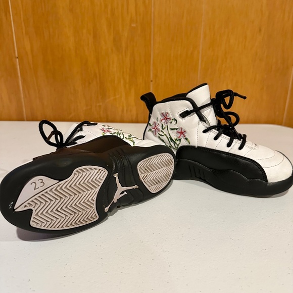 Air Jordan 12 Retro 'Floral’ size 11C - Picture 3 of 3